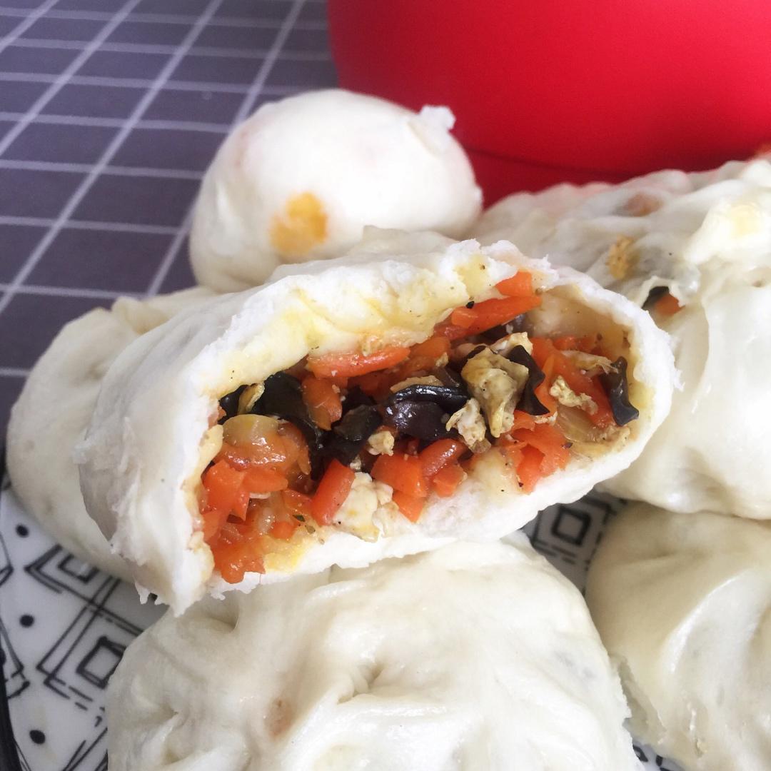 柳飘扬做的胡萝卜木耳鸡蛋包子——素包子也可以很好吃