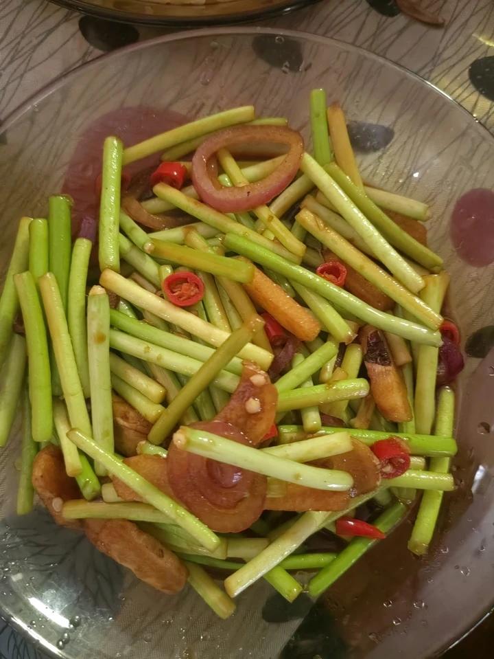 快手菜  素炒蒜苗