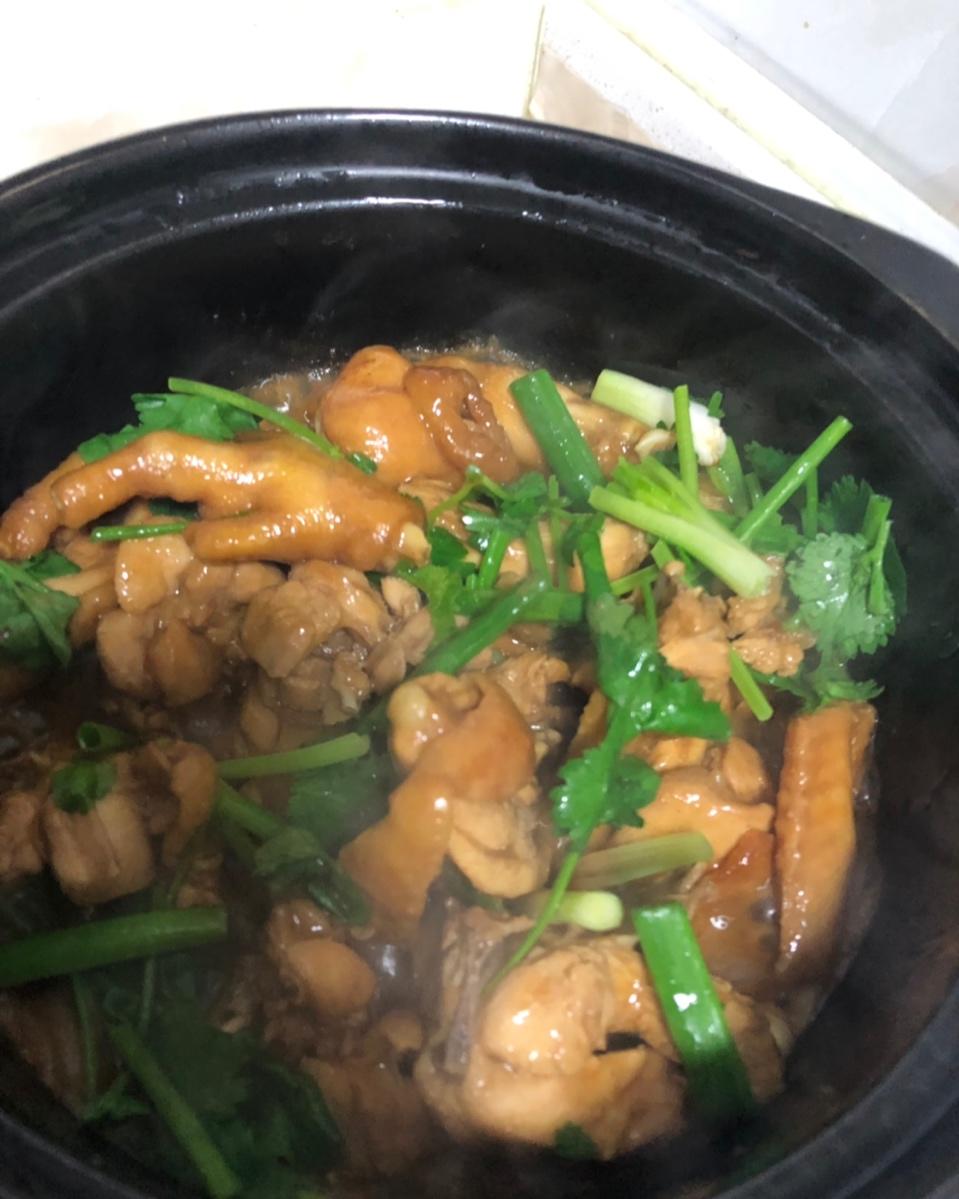 香气火爆口感滑嫩的啫啫滑鸡煲