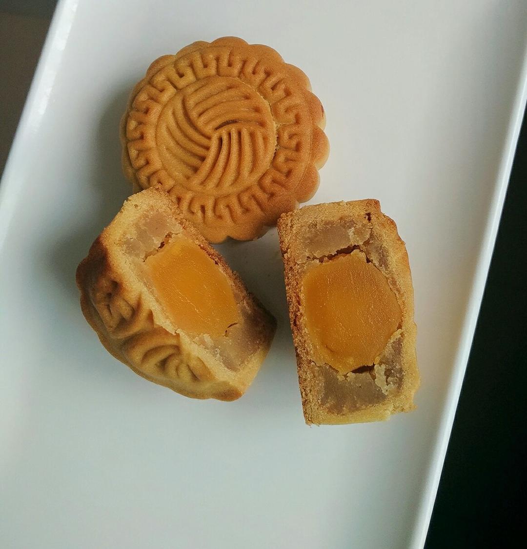 广式月饼——蛋黄莲蓉月饼