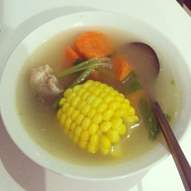 玉米胡萝卜排骨汤