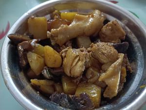超有味的香菇土豆炖鸡肉的做法 步骤6