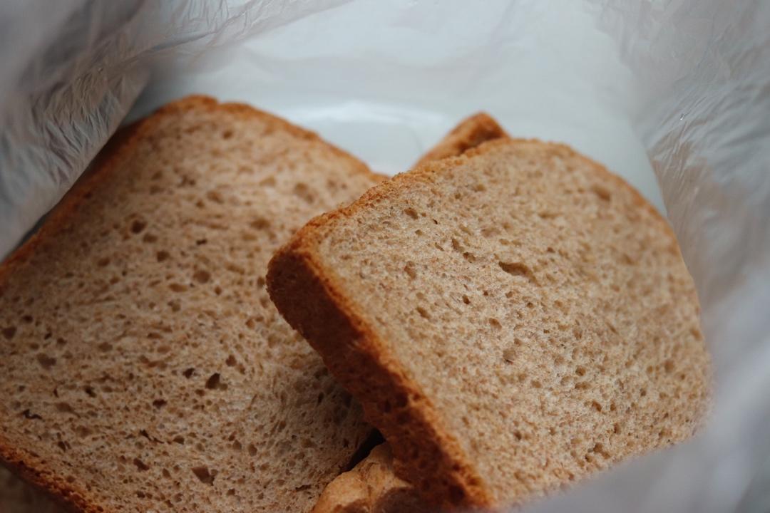 柔软拉丝的100%全麦麦片吐司（一次发酵）