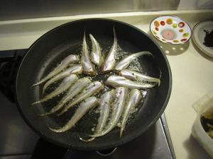 【顾妈妈】干煎烤子鱼的做法 步骤3