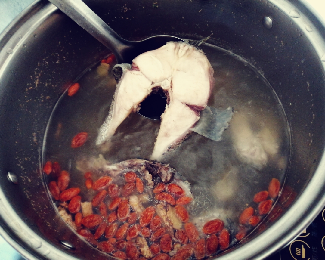 适合手术后人群的鱼汤，清炖黑鱼汤的做法