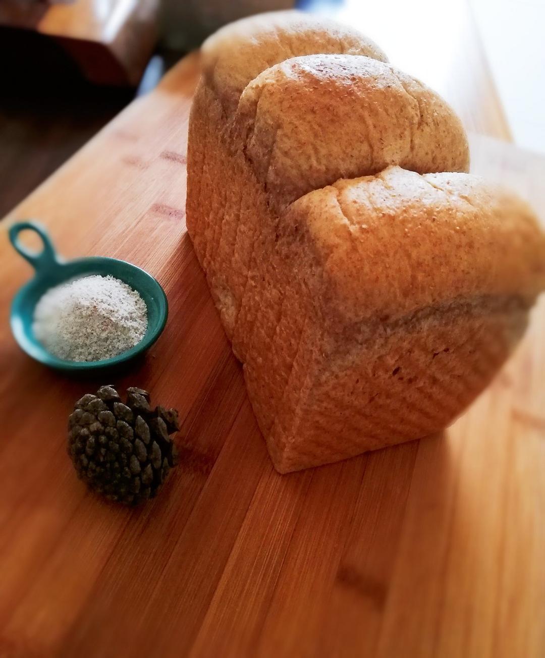 全麦拉丝吐司                              一次发酵就成功