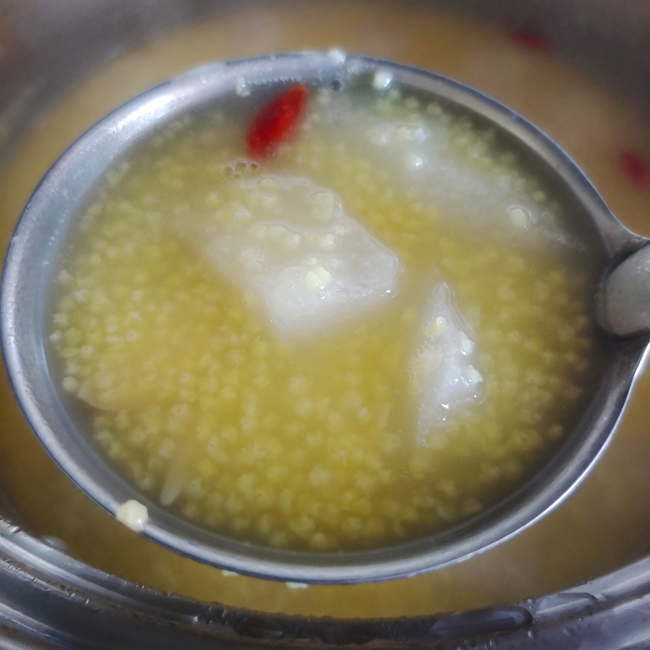 小米百合梨粥的做法