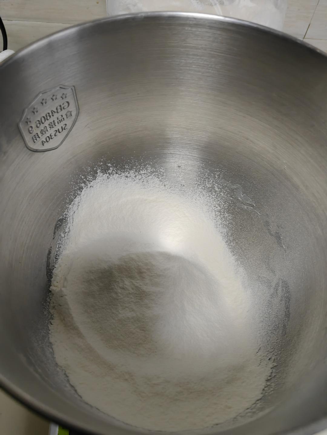 纯奶手撕吐司的做法 步骤1