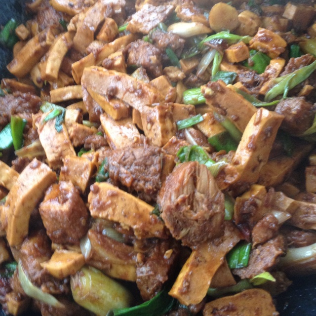 卤牛肉炒豆干