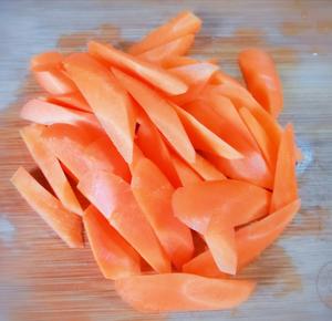 味道绝对惊艳的特色胡萝卜😋😋的做法 步骤2