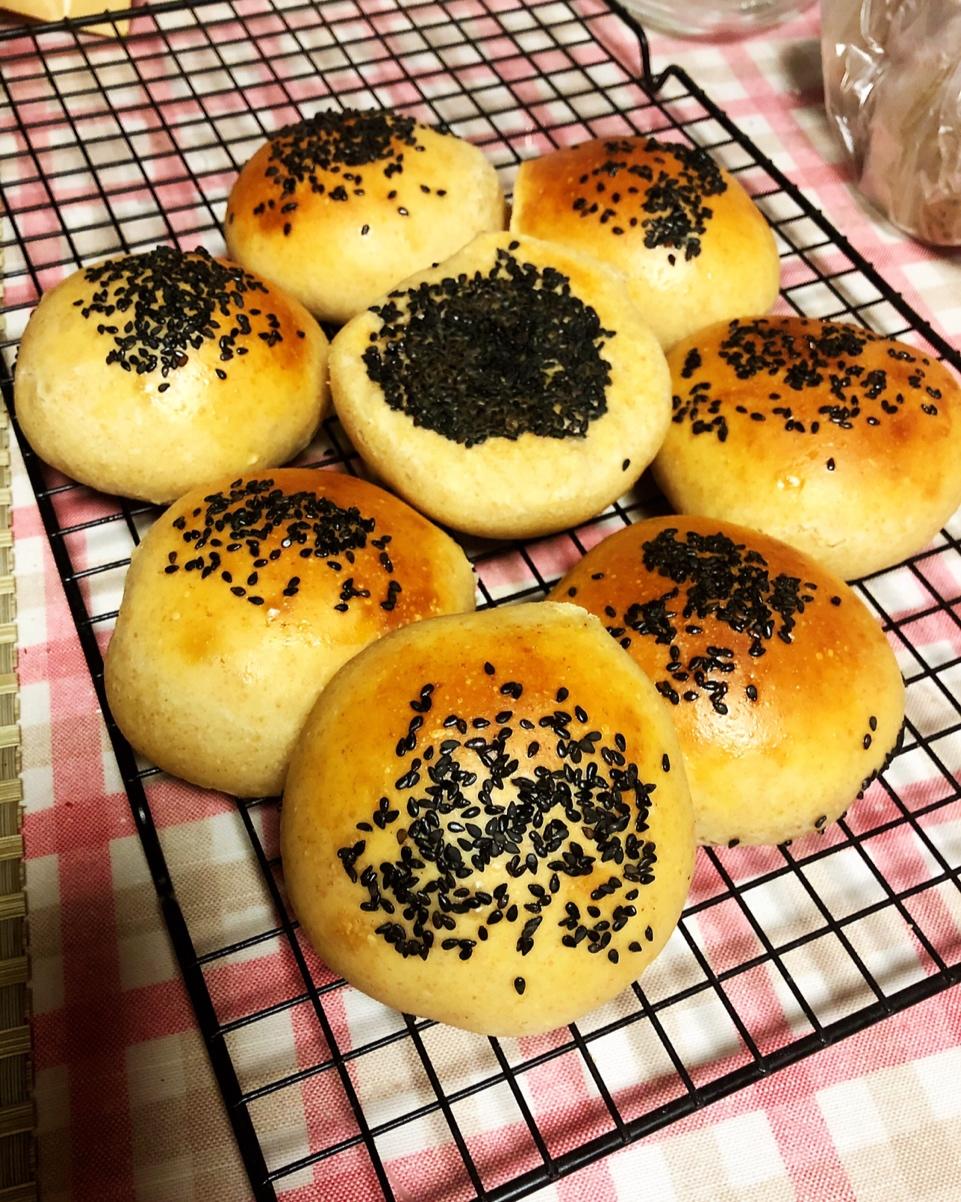 全麦芝麻盐面包