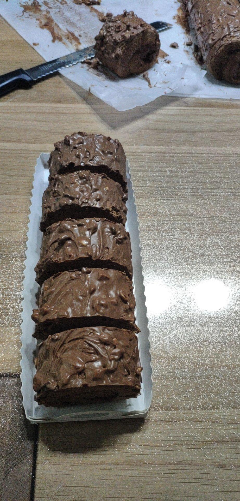 吃一口就满足的梦龙蛋糕卷，巧克力脆皮蛋糕卷