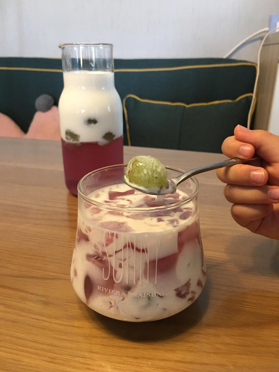 全网超火的葡萄撞奶，做法太简单了