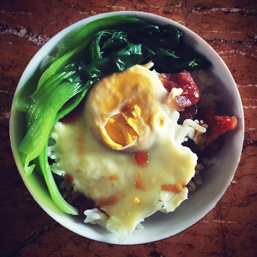 广式腊味煲仔饭