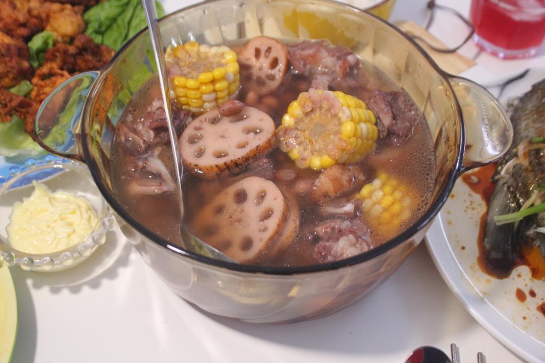 玉米莲藕筒骨汤