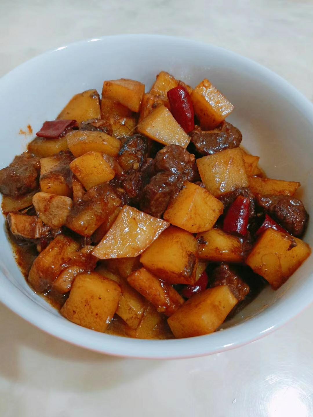 土豆烧牛肉的做法