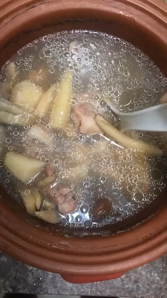 猪仔薯竹薯煲猪尾