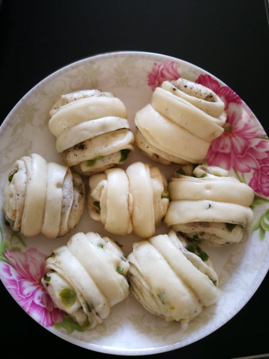 传统的葱油花卷