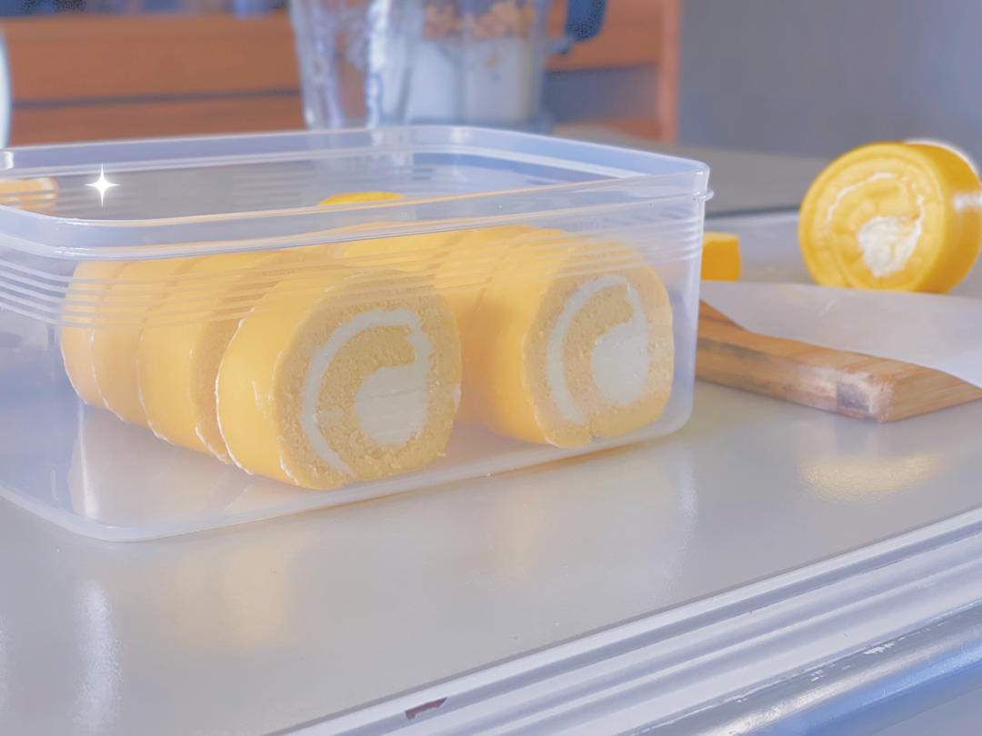 杏仁片咸奶油霜蛋糕卷