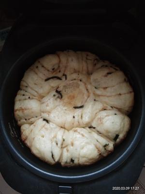 香葱海苔肉松手撕包（电饭煲版）的做法 步骤5