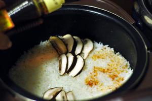 铁釜石锅拌饭的做法 步骤4