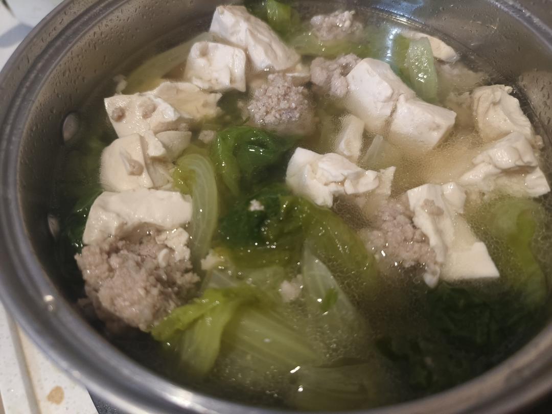 青菜豆腐肉丸汤
