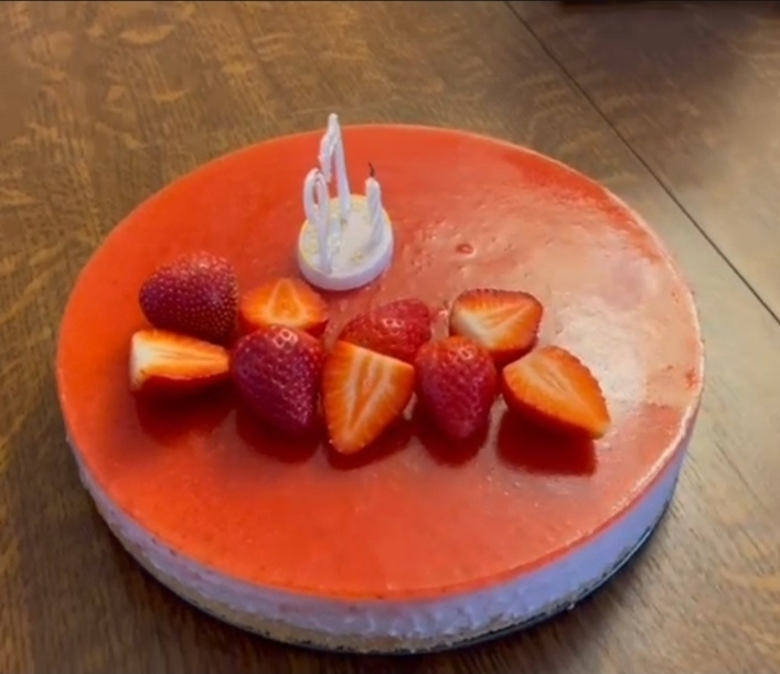 草莓酸奶慕斯蛋糕 Erdbeer-Joghurt-Torte