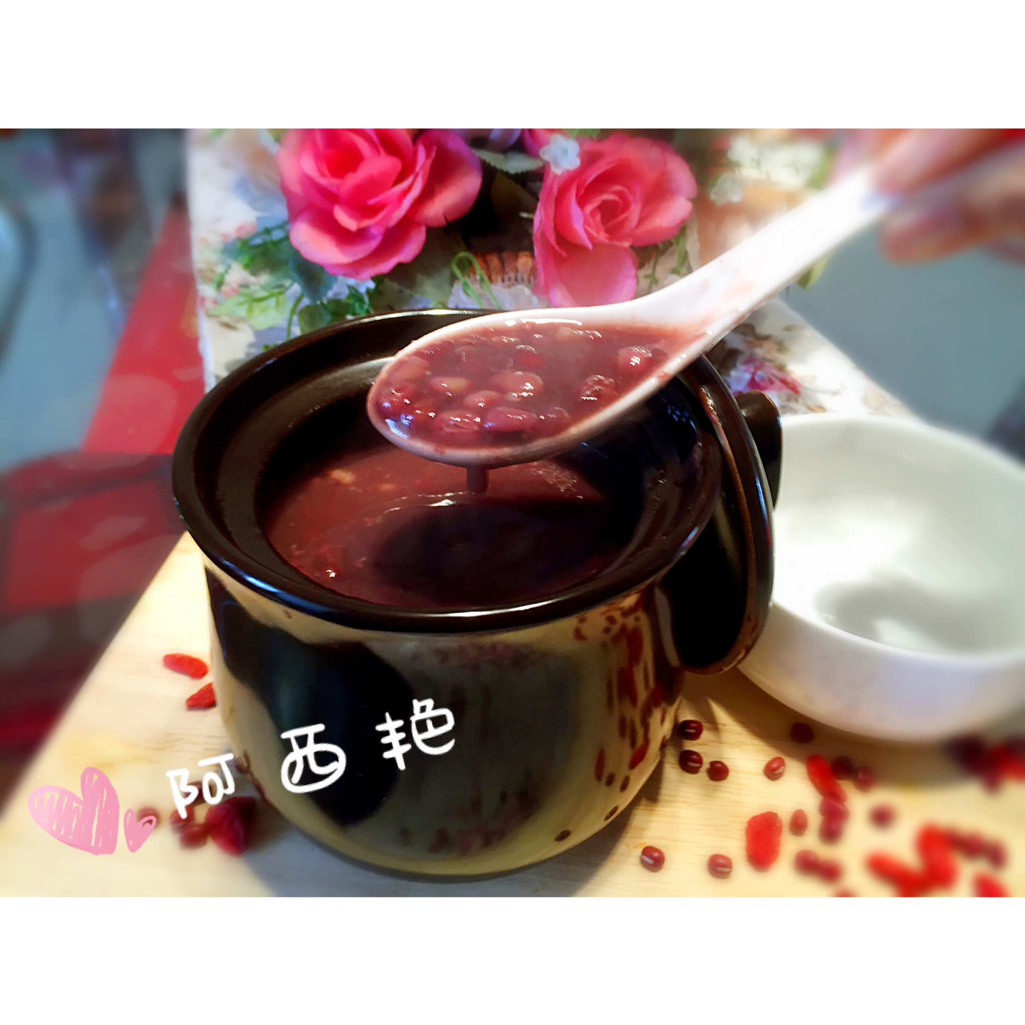 红枣红豆薏仁牛奶粥