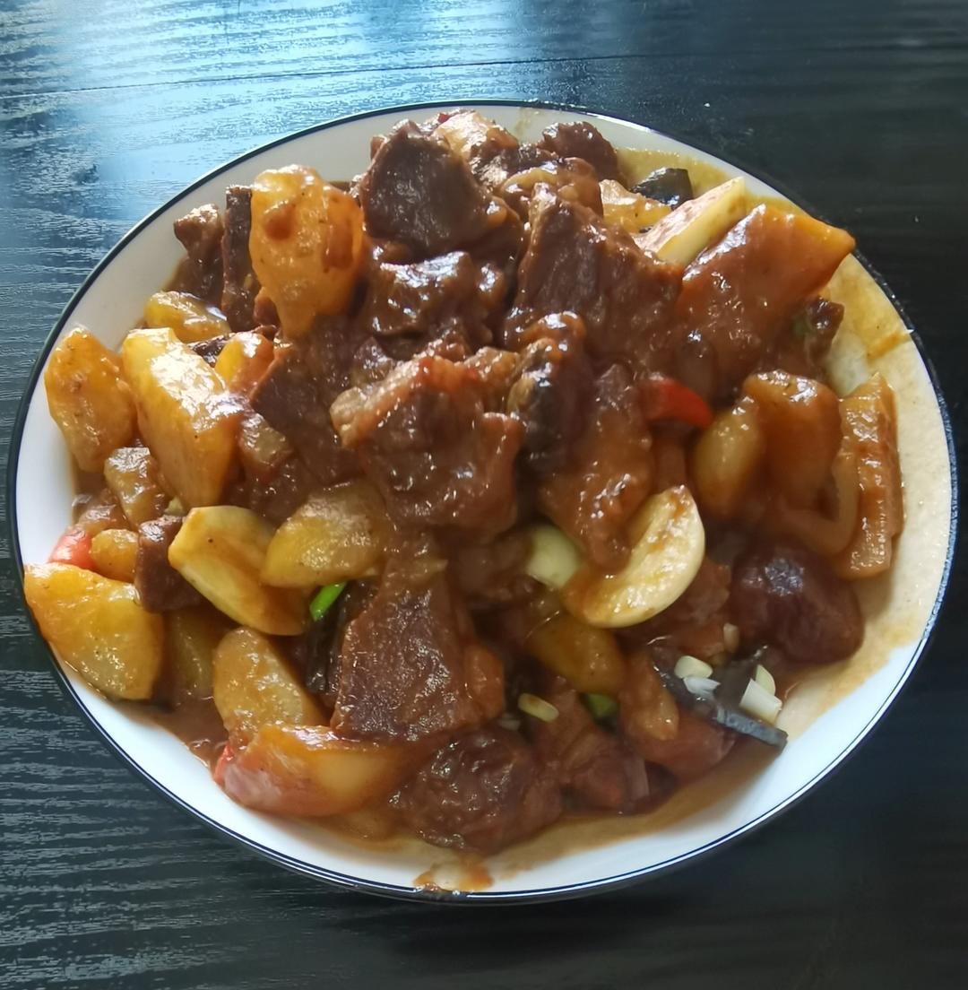 简单调料成就原汁原味的土豆炖牛肉
