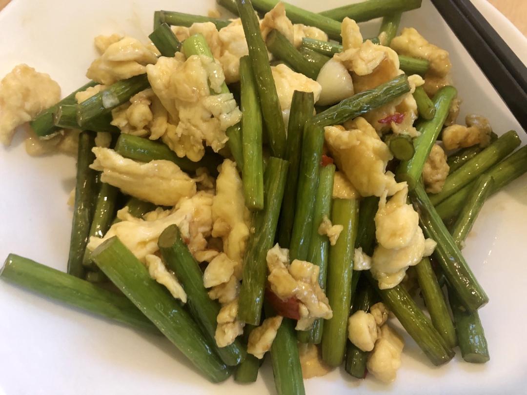 超美味的蒜苔炒鸡蛋，好吃又爽口