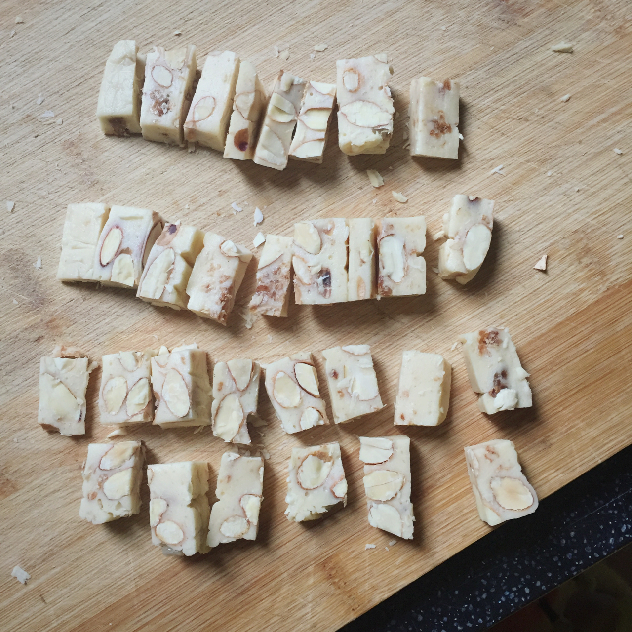 法式杏仁牛轧糖