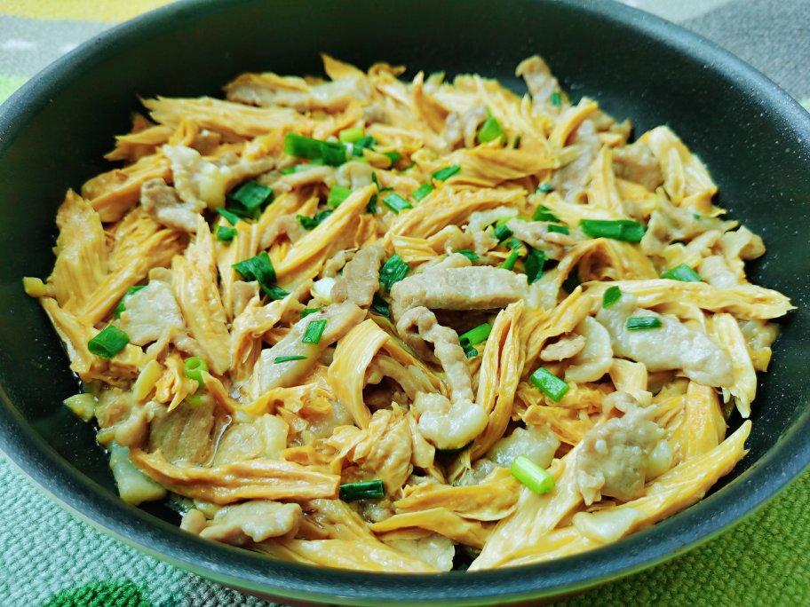 超入味的腐竹肉片盖浇饭