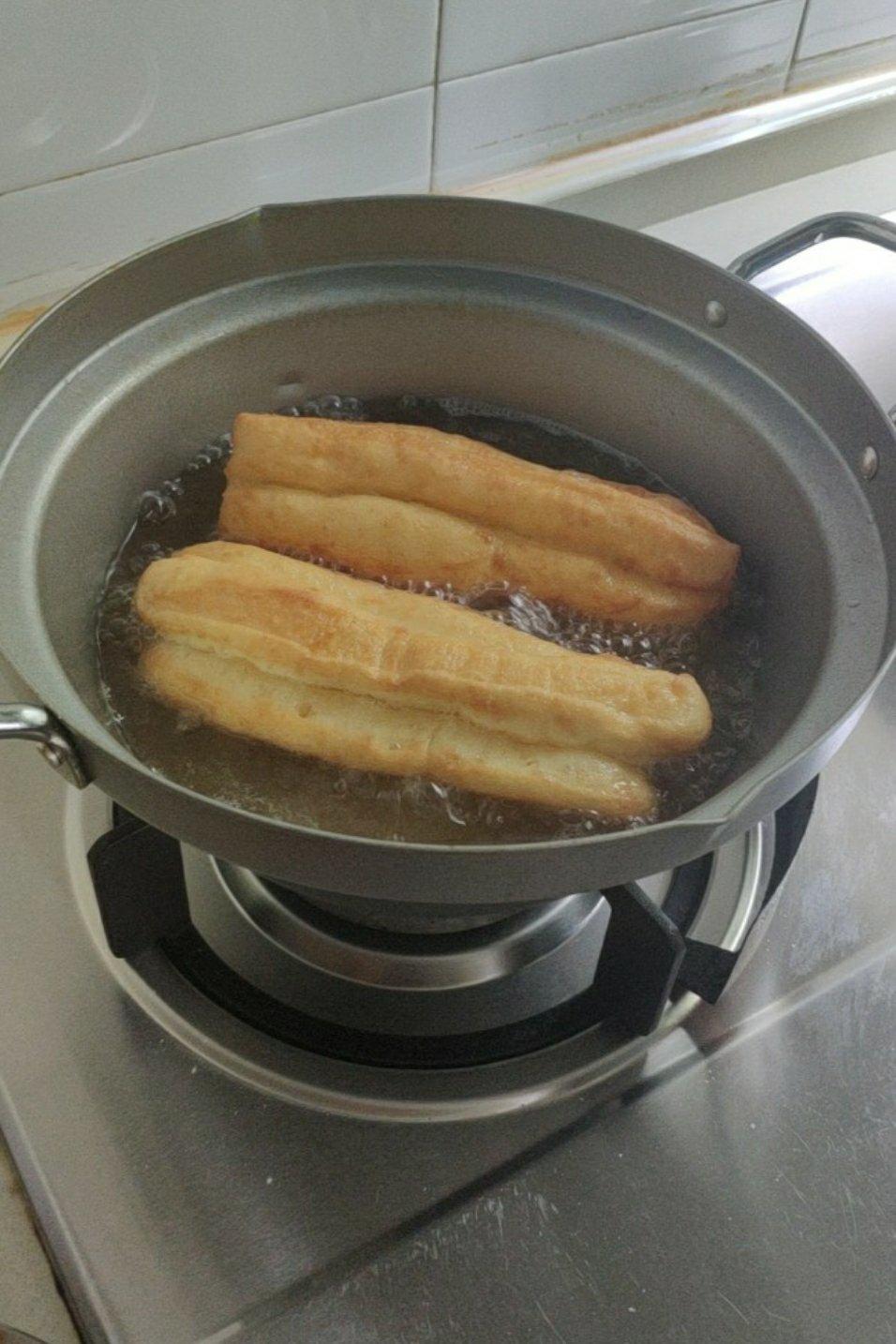 （视频菜谱）自制蓬松 炸油条