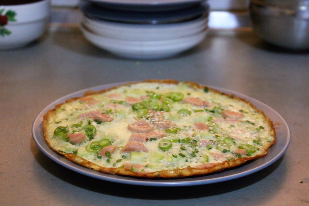 火腿肠葱花鸡蛋饼