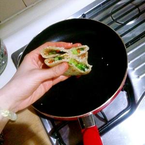 包陷煎餅之香椿豆丁蔬菜餡的做法 步骤7