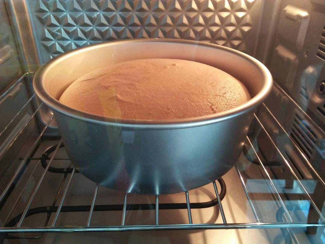 （制作时长5分钟左右）简单粗暴的做一只戚风｜视频及gif