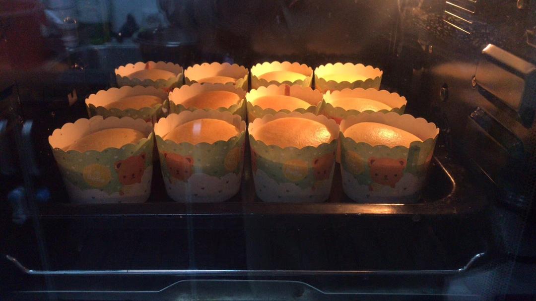 软绵绵戚风纸杯蛋糕