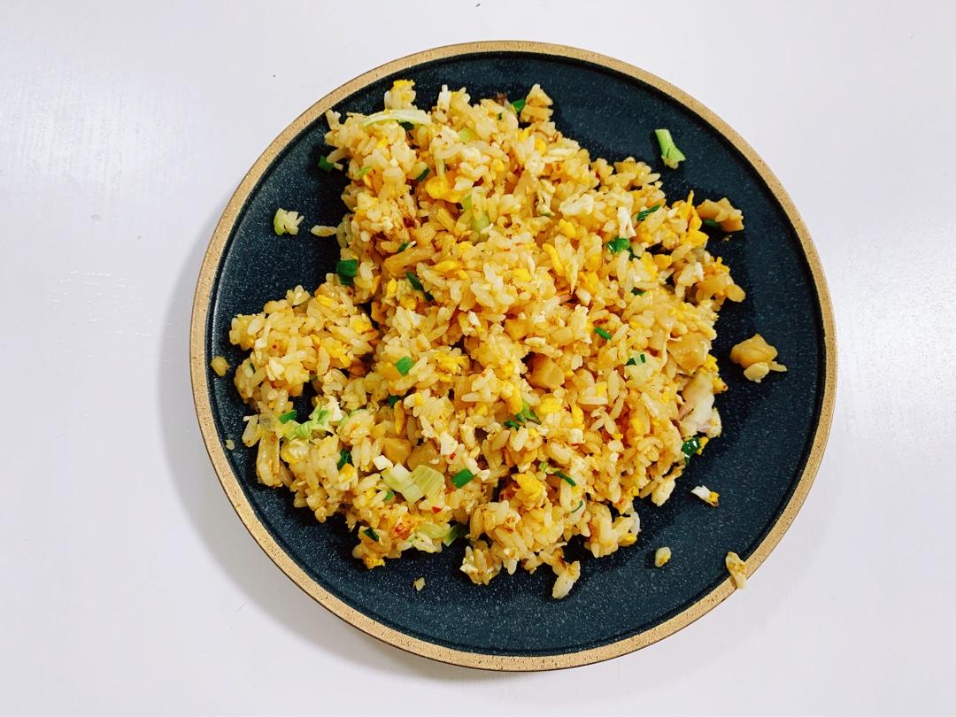 厨师长教你：“酱油炒饭”的家常做法，里面满满的小技巧，很受用
