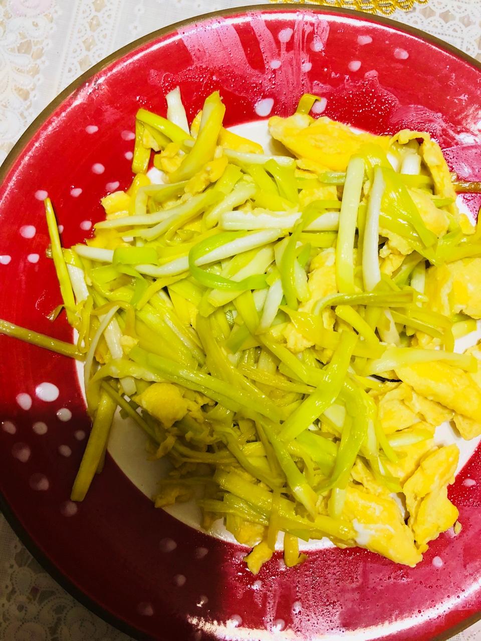 蒜苗炒鸡蛋