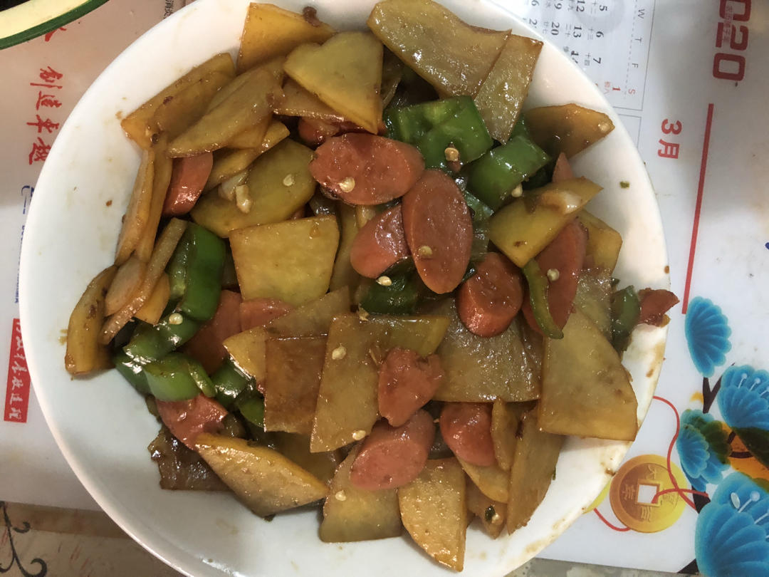 经典下饭神器———青椒火腿炒土豆片