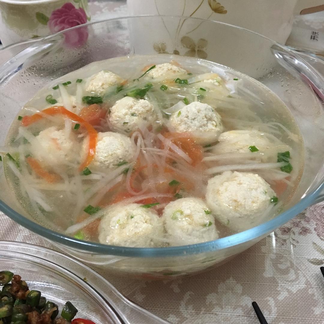 【10分钟系列】白萝卜豆腐圆子汤