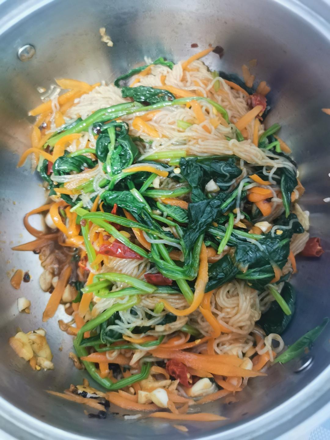 开胃爽口又营养的菠菜拌粉丝