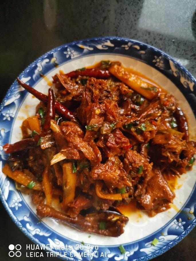 厨师长教你：用土灶烧“乡村啤酒鸭”，味道安逸得不摆了