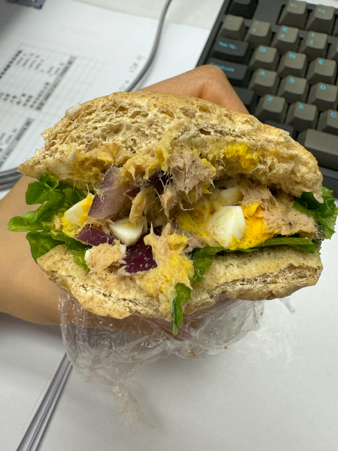 早餐｜金枪鱼玉米鸡蛋三明治