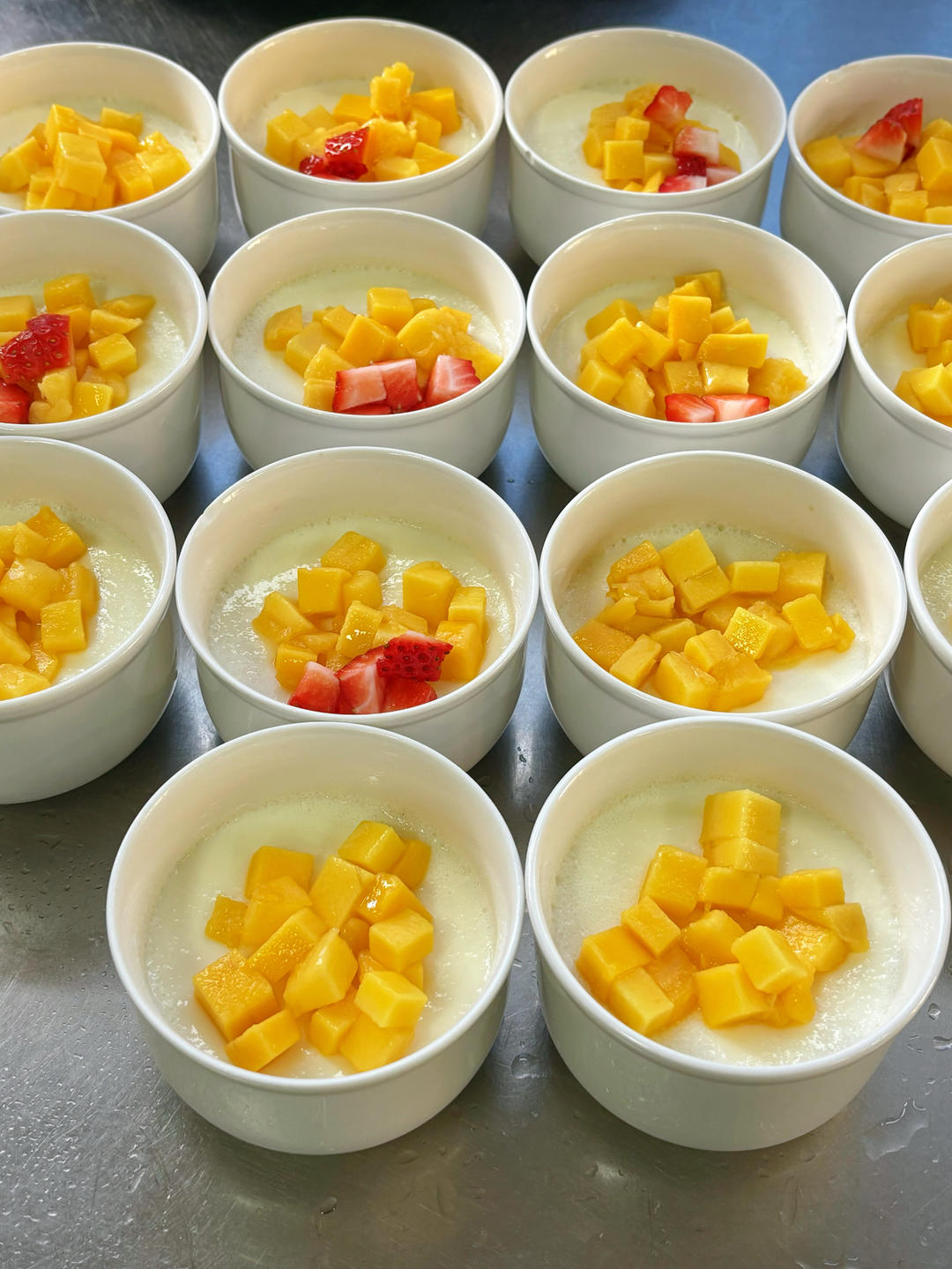 1盒牛奶+2颗鸡蛋，原来双皮奶的做法这么简单