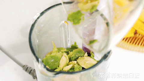 【牛油果冰淇淋】不加淡奶油的健康冰淇淋的做法 步骤2