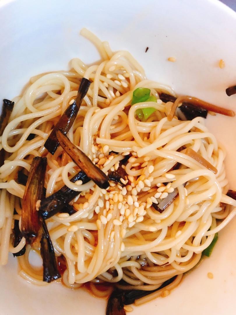 简单好吃的葱油面