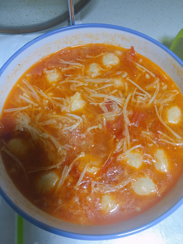 番茄金针菇鱼丸汤的做法