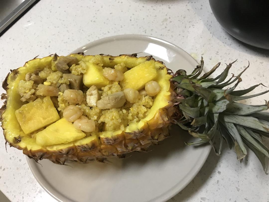 海鲜菠萝鸡脯肉炒饭