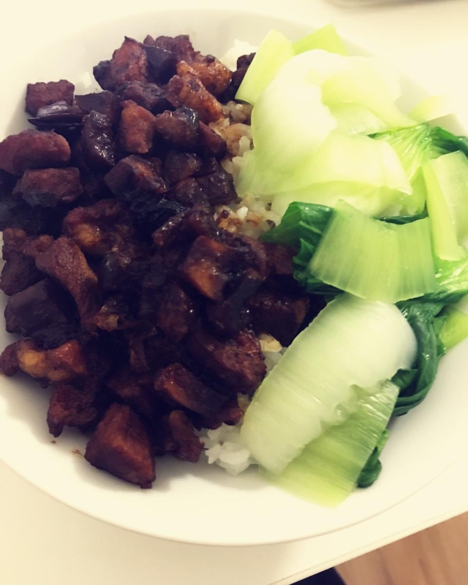 洋葱酥卤肉饭